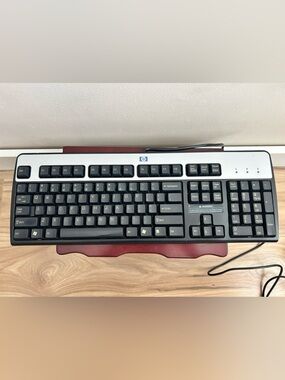 HP KB-0316 PS/2 Wired Keyboard, Part# 434820-007 701428-001 US, Black/Silver